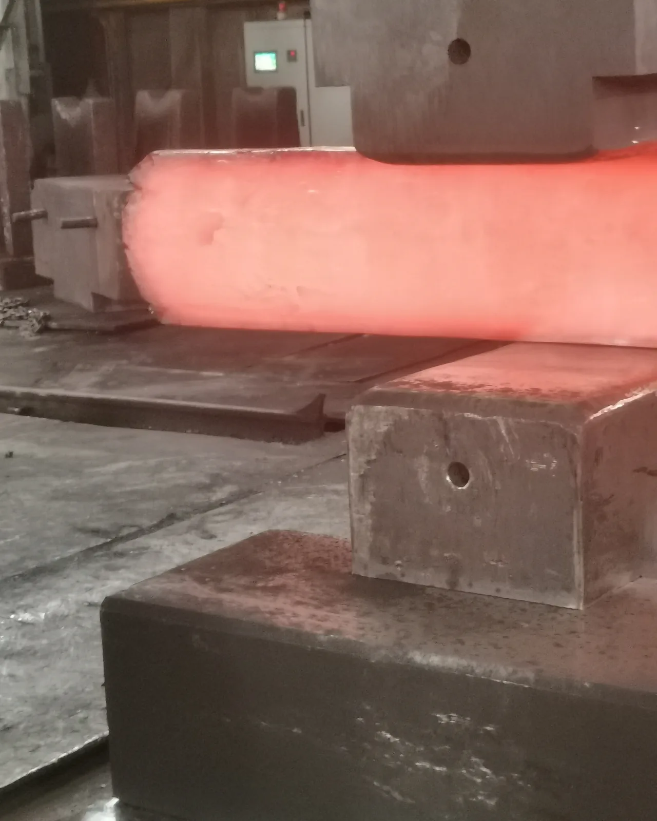Hot round bar